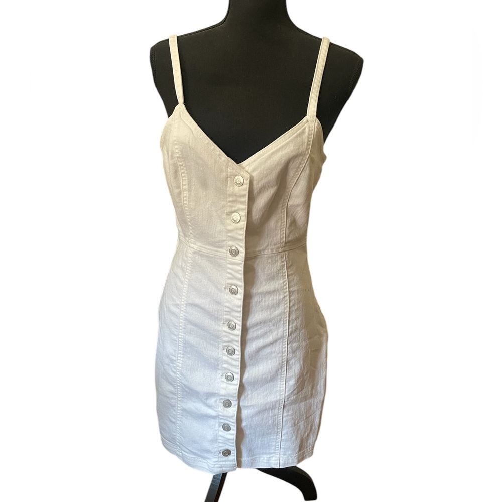 Forever 21 Dress
White button up with silver hardware